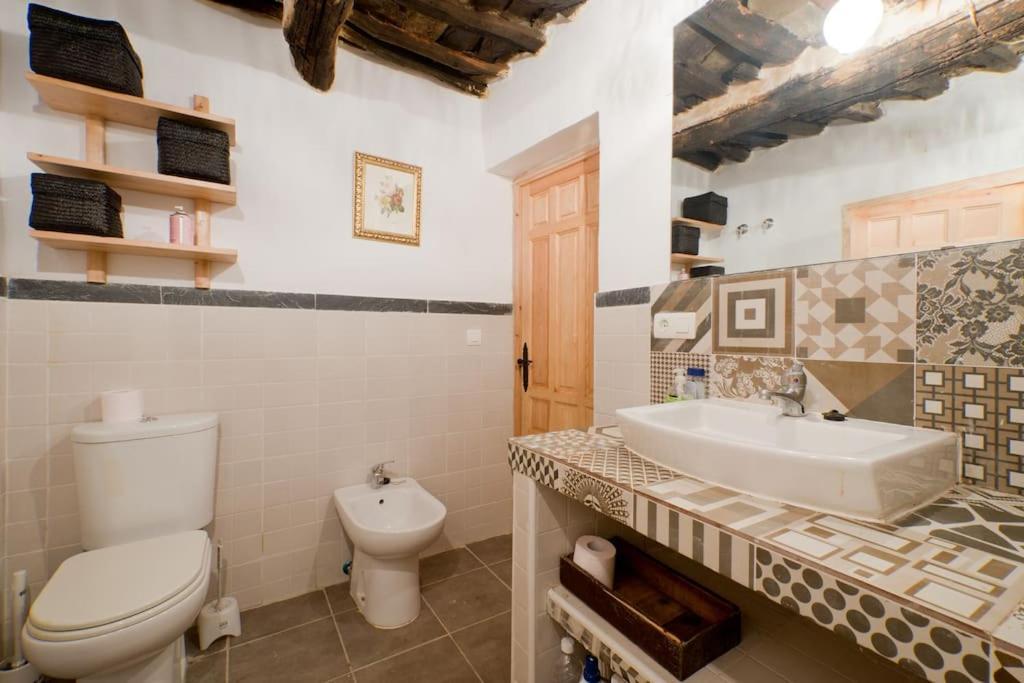 La Casa Rural De Paco Y Ana Pitres Exterior foto